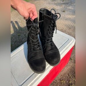 Women’s Size 7 Black Boot